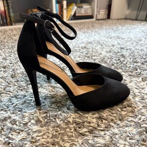 Le Chateau Elegant Black Suede Heels